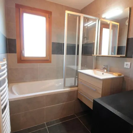 Spacieux 4 Pieces, 6 Couchages, Terrasse, Pres Pistes Et Commerces, Parking Couvert, Casier A Skis - Fr-1-572-244 *