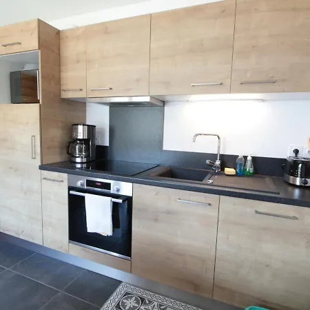 Apartment Spacieux 4 Pieces, 6 Couchages, Terrasse, Pres Pistes Et Commerces, Parking Couvert, Casier A Skis - Fr-1-572-244